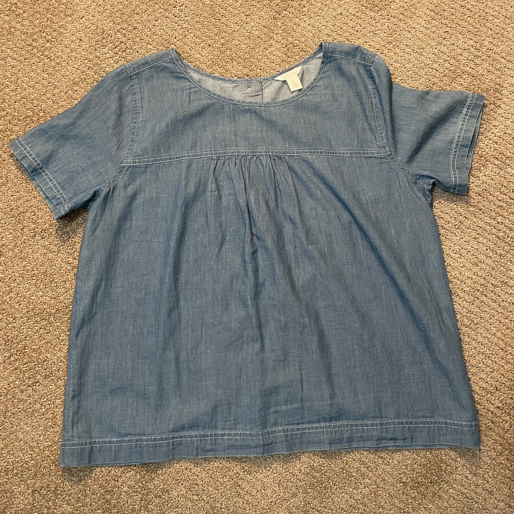 C.À.S.L.O.N medium denim blouse with buttons on back.